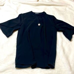 Women’s flutter 3/4 sleeve blouse, size Small